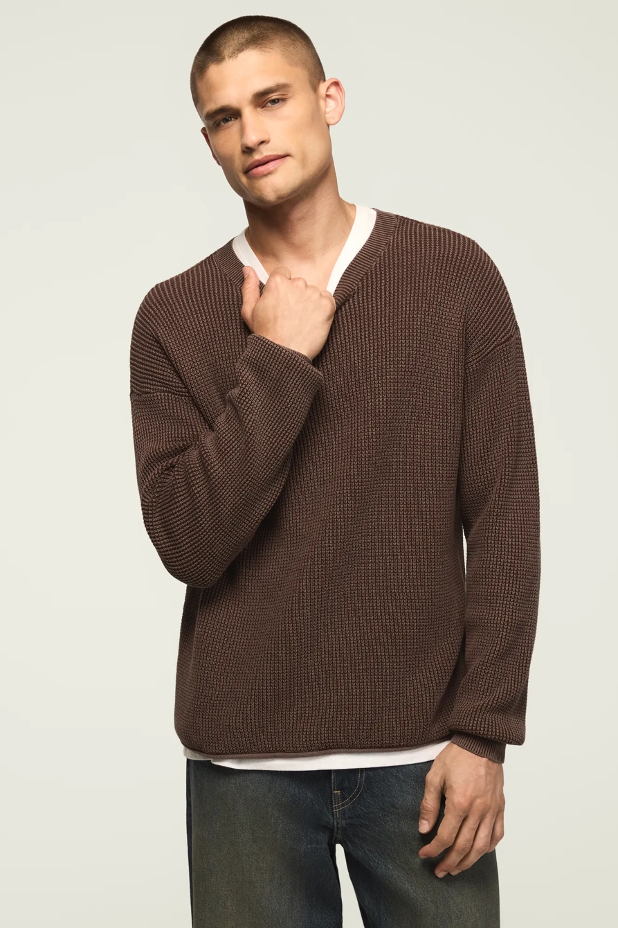 WASHED TEXTURED CREW NECK SWEATER — CHICORY COFFEE — image 5