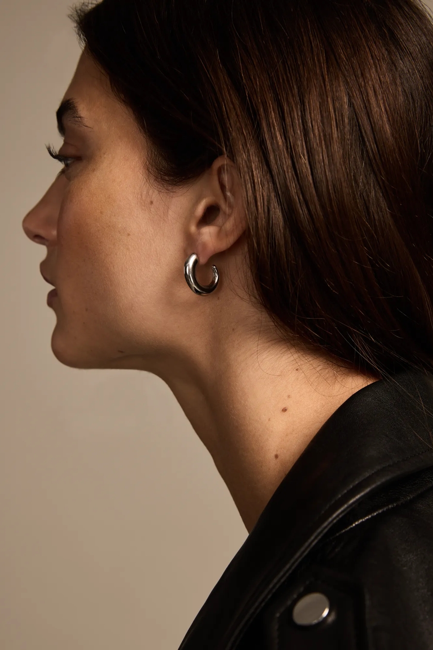 CURL HOOP EARRINGS — SILVER — image 1