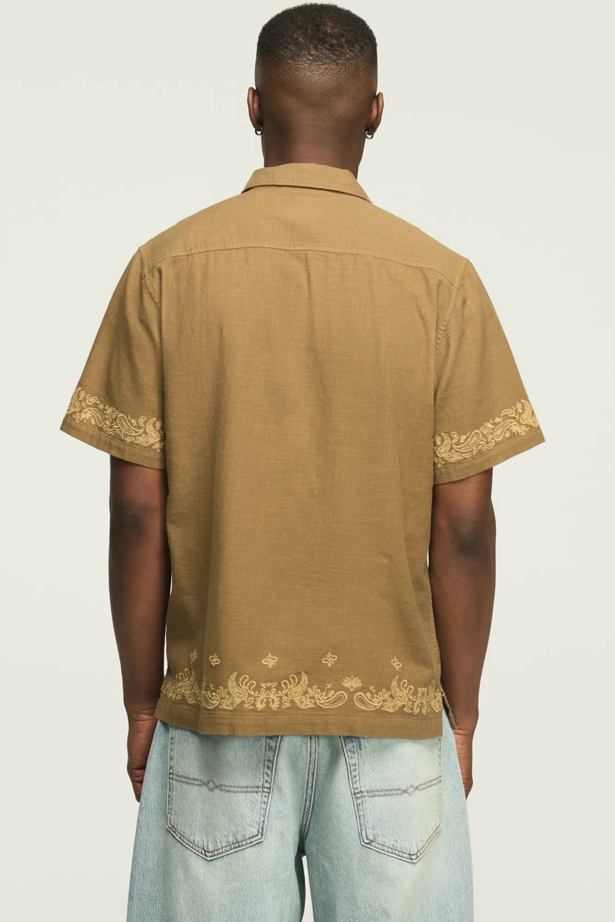 SHORT SLEEVE BANDANA CAMP COLLAR SHIRT — KANGAROO — image 4
