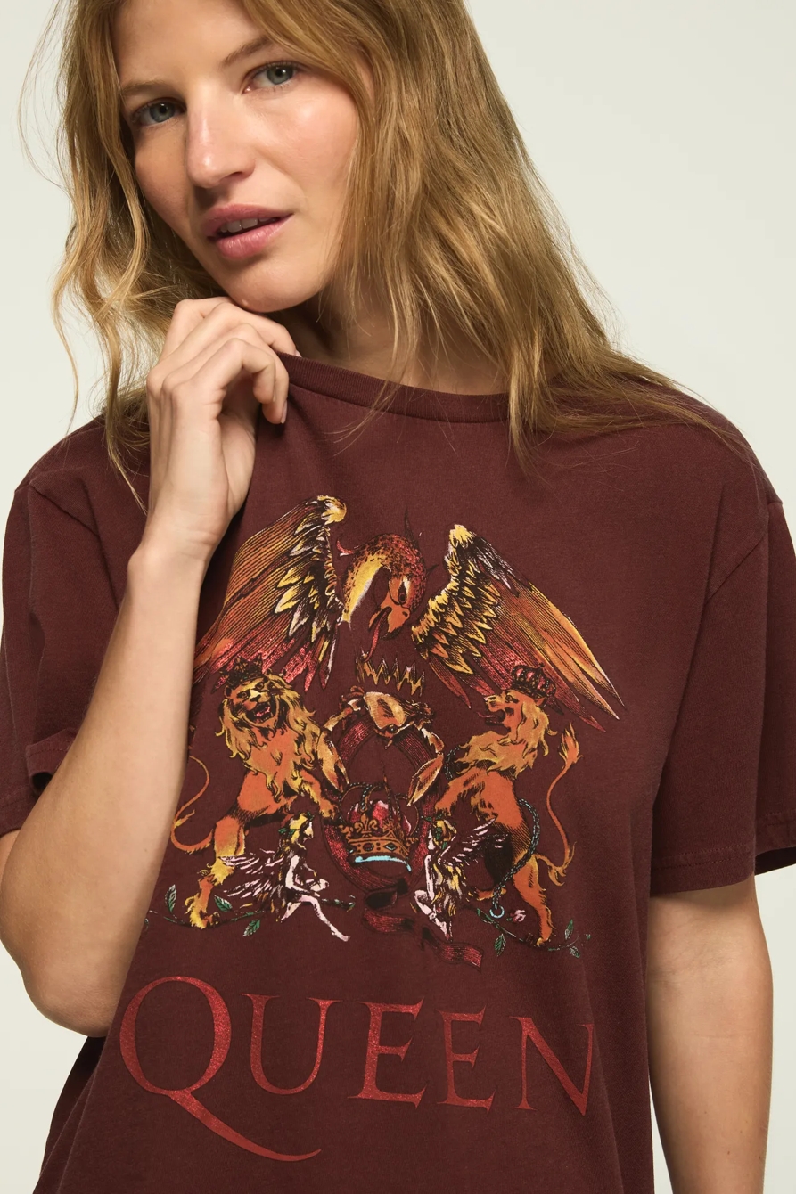 QUEEN LION CREST BOYFRIEND TEE — Bitter Chocolate — image 2
