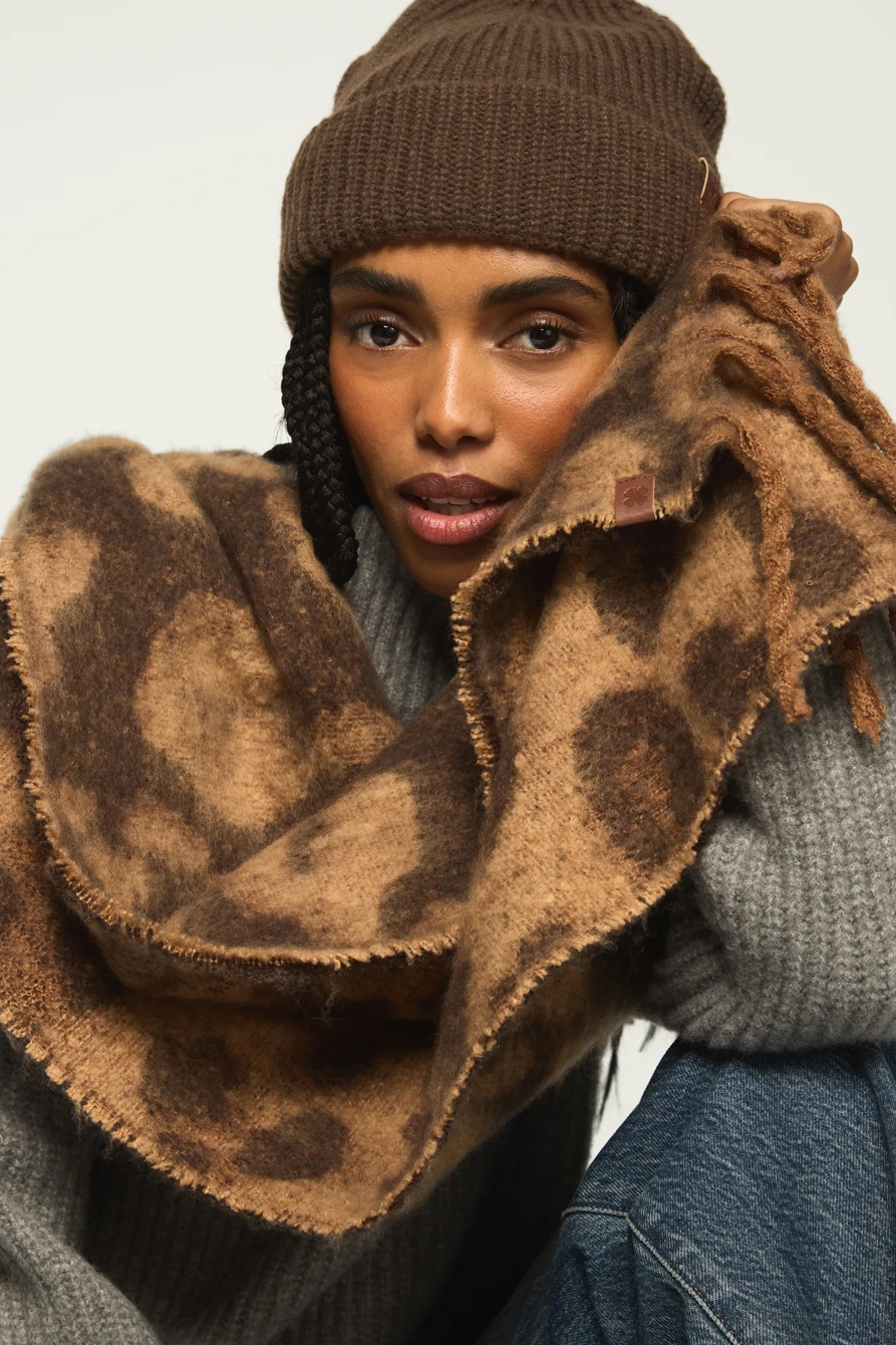 LEOPARD SCARF AND HAT BOX SET — BUFF — image 2