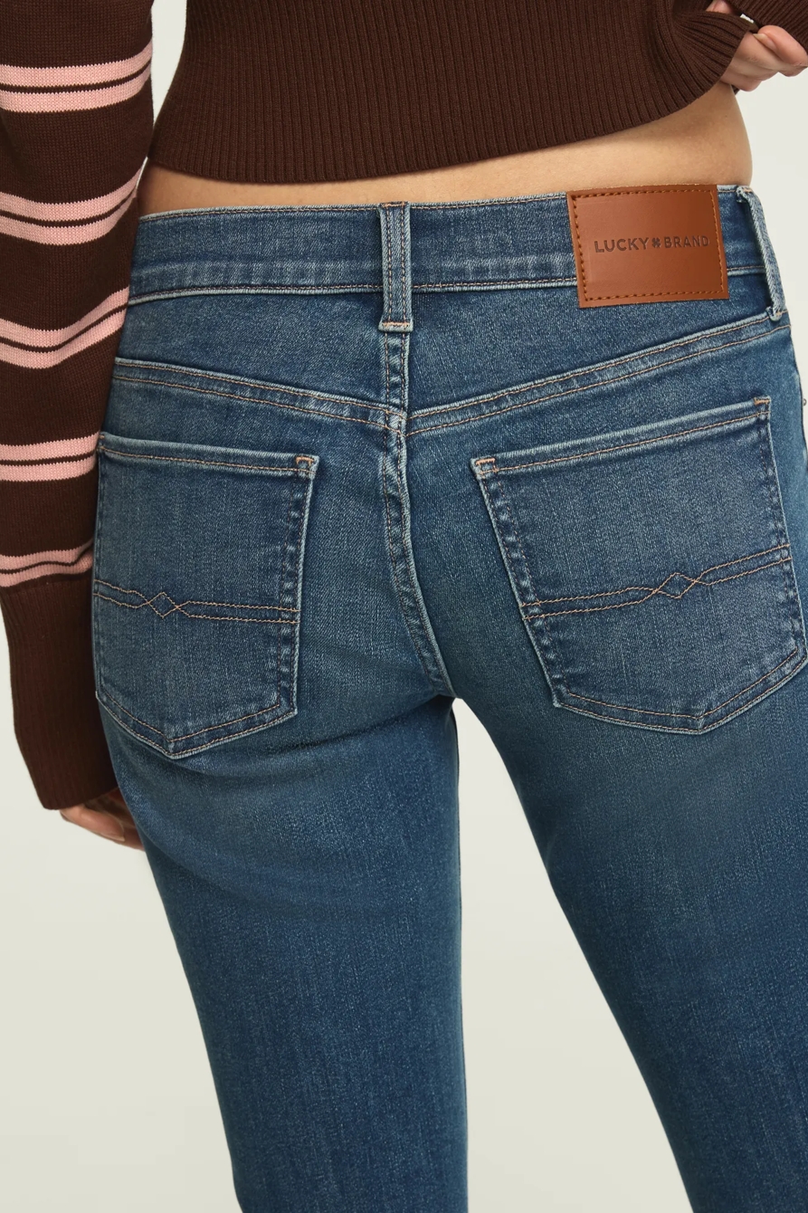 MID RISE SWEET FLARE — PRETTY SISTER WASH — image 4