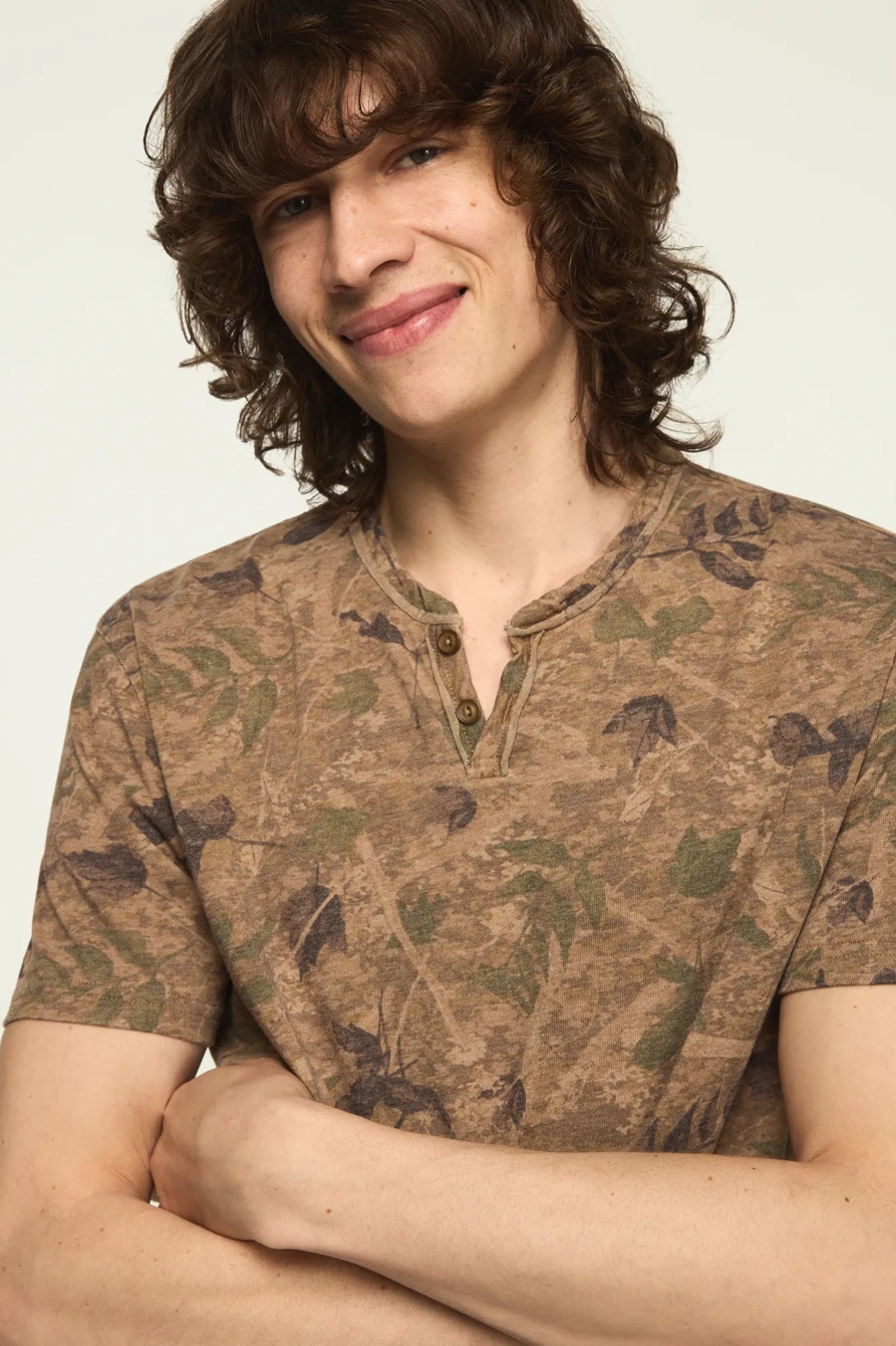 VENICE BURNOUT FIELD CAMO NOTCH NECK TEE — FIELD CAMO — image 2