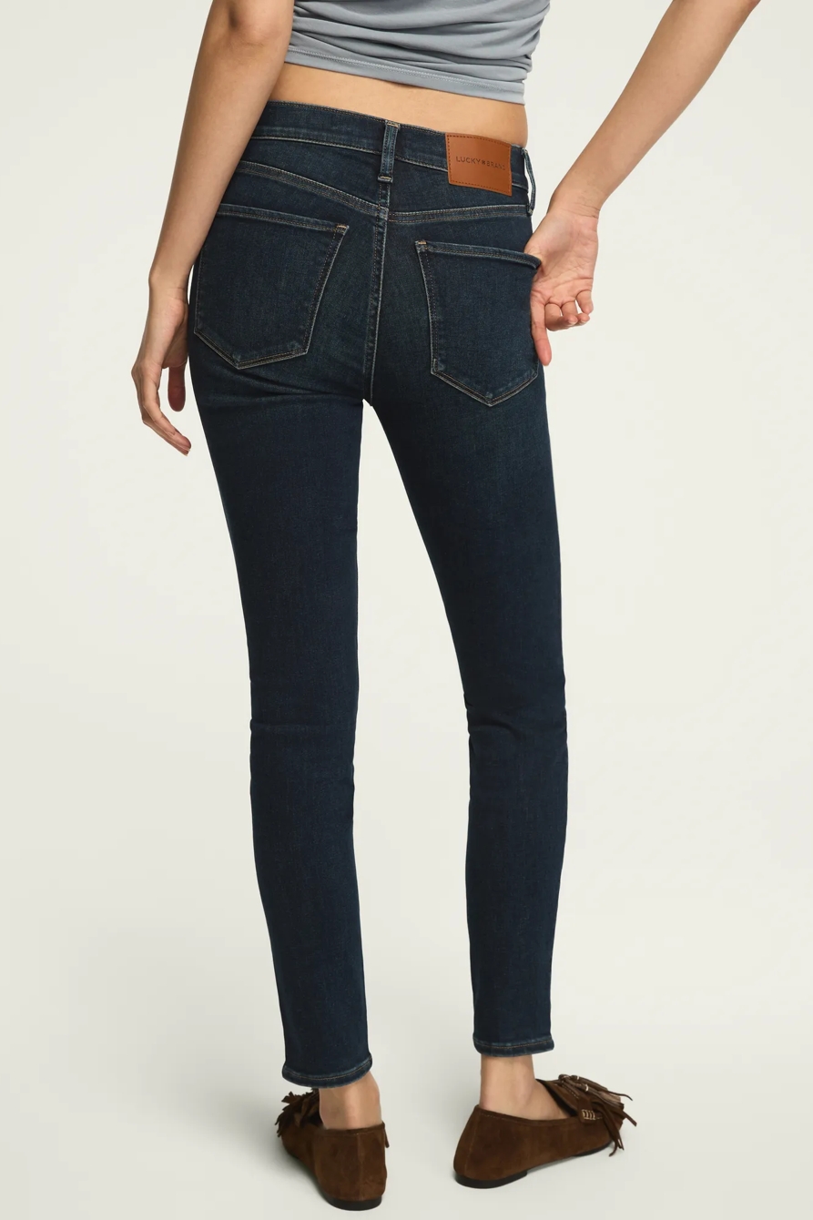 HIGH RISE BRIDGETTE SKINNY — MUSIC BEATS WASH — image 3
