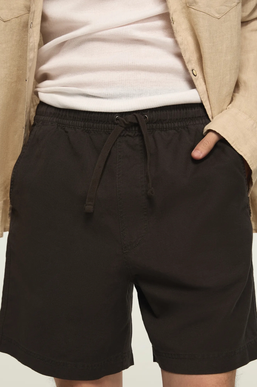 6 INCH LINEN PULL ON SHORT — RAVEN — image 2