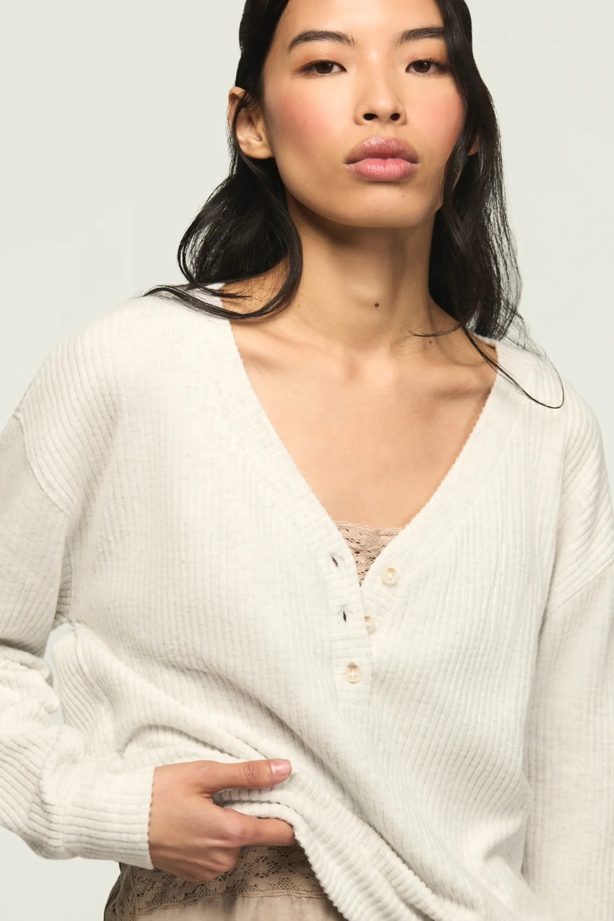 CLOUD V-NECK HENLEY POPOVER — LIGHT HEATHER GREY — image 5