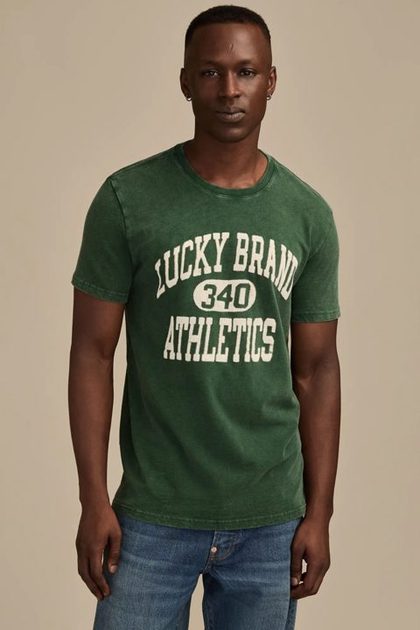 LUCKY ATHLETICS TEE, DARK GREEN